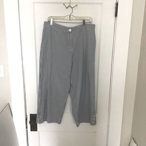 Ruby Rd blue and white Capri length wide leg pants medium